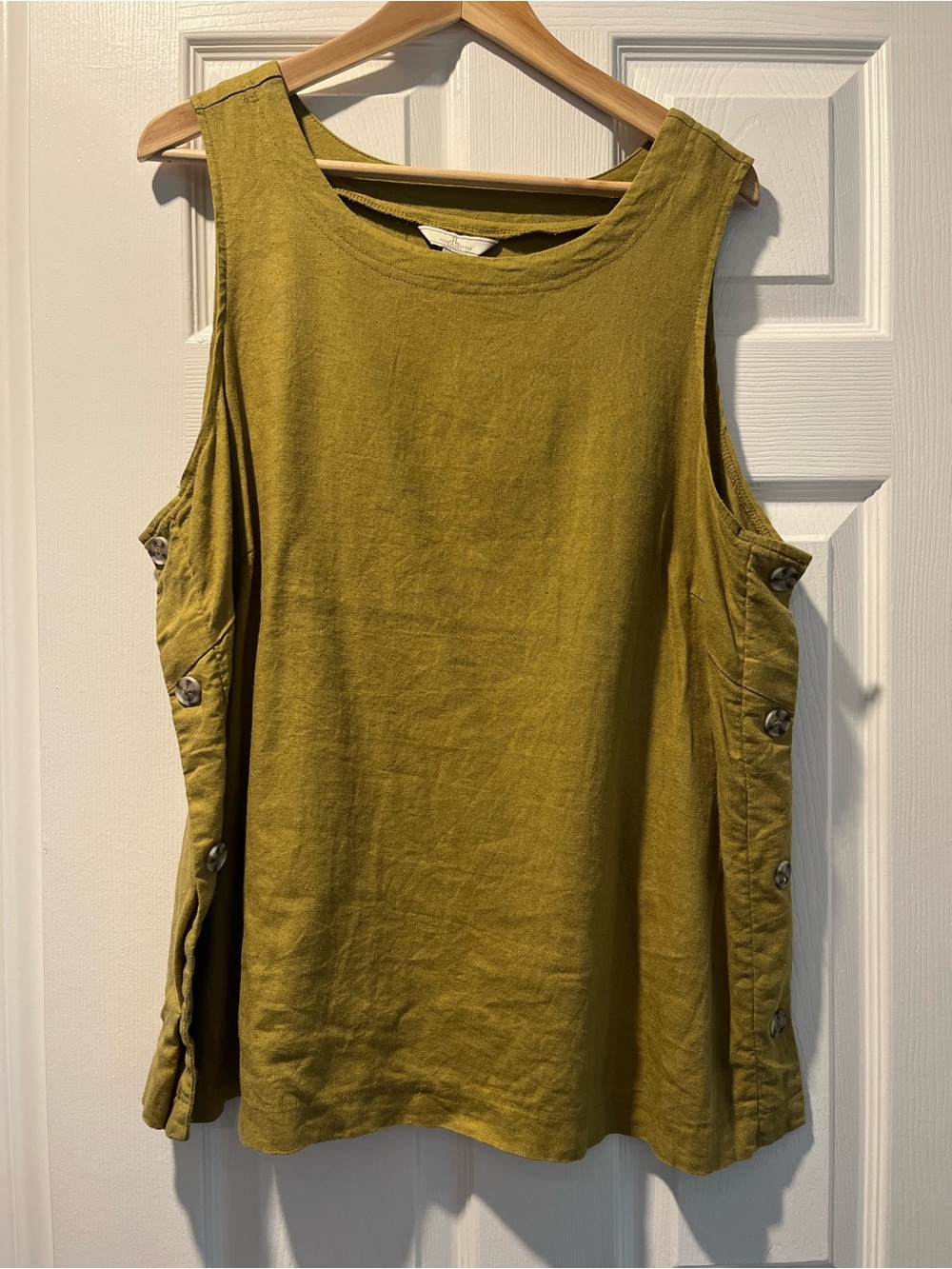 Jules & Leopold Olive Linen Side-Button Sleeveless Tank